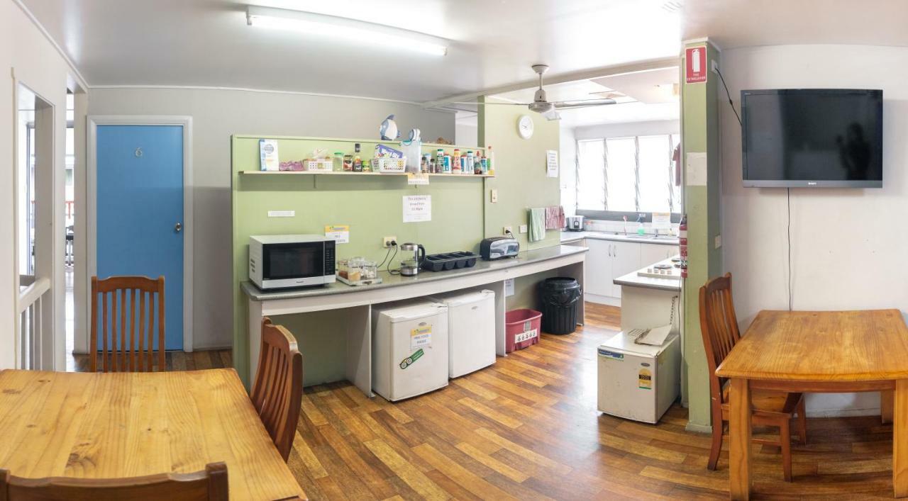 แคสอะเวย์ แบ็คแพกเกอร์ Hostel แคนส์ ภายนอก รูปภาพ
